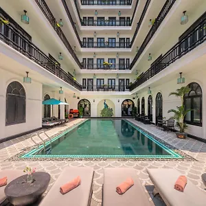**** Hotell Delicacy & Vietnam