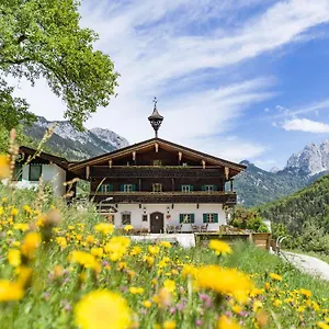 Berg'k'hof Kaisertal - Alpine Hideaway Lodge Ebbs